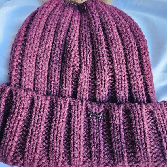 Halston knitted beanie with pom pom. Womens. One size. Burgundy - Picture 1 of 3